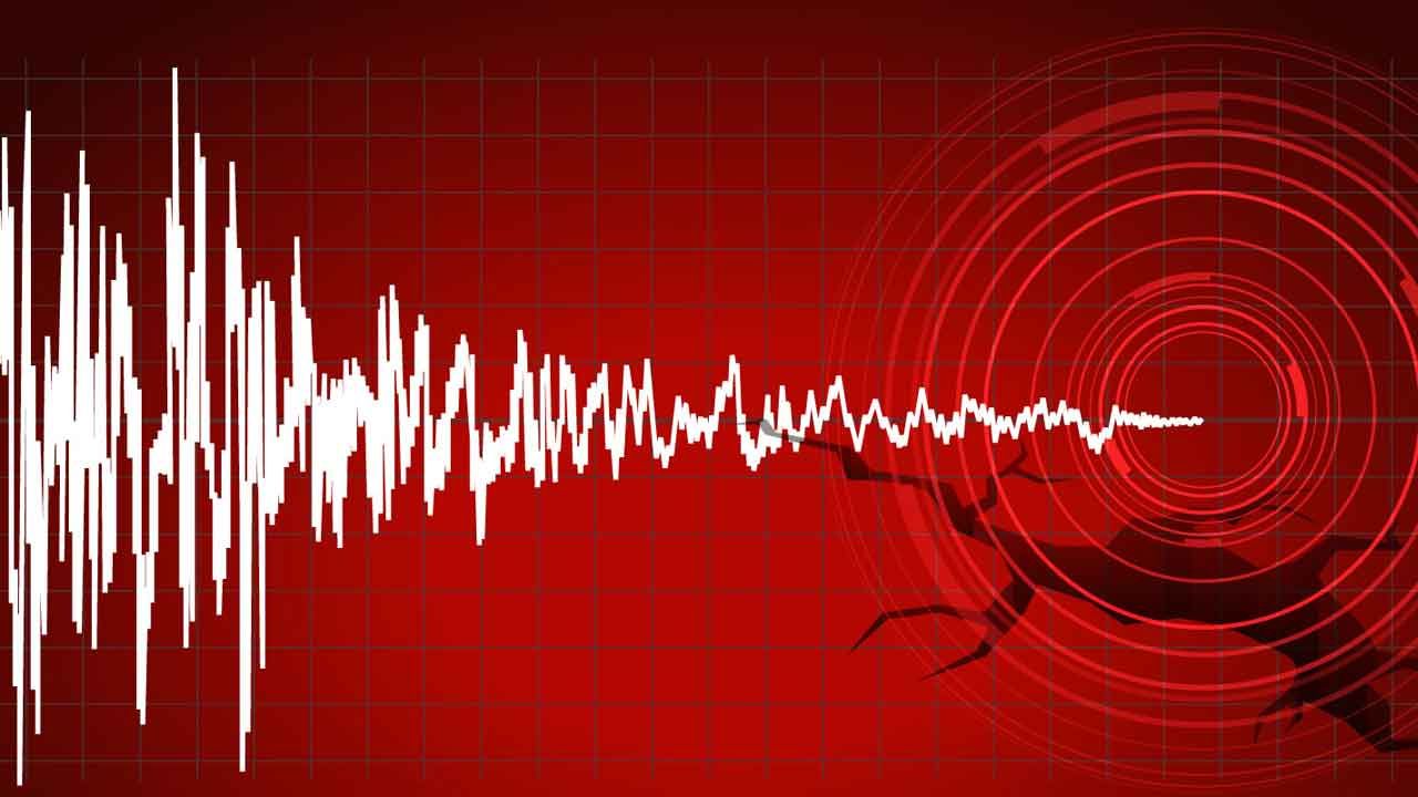 Ege'de Çanakkale açıklarında 4,2 şiddetinde deprem oldu