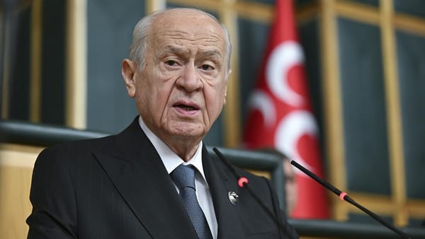 MHP Lideri Devlet Bahçeli Cumhurbaşkanı Erdoğan'a Kuran hediye etti