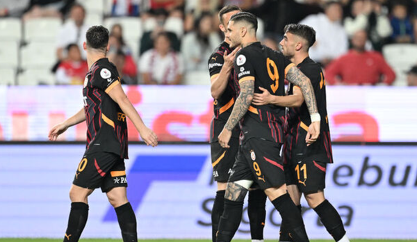 Galatasaray, Antalyaspor'u Deplasmanda 3-0 Yenerek Rekor Kırdı