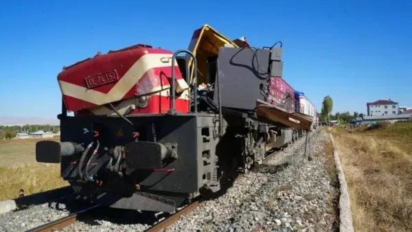 Van Gölü Ekspresi'nde Feci Tren Kazası!: Makinist Hayatını Kaybetti!