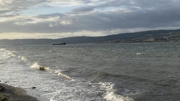 Çanakkale Boğazı gemi geçişlerine kapatıldı: Kuvvetli akıntı deniz ulaşımını durdurdu!