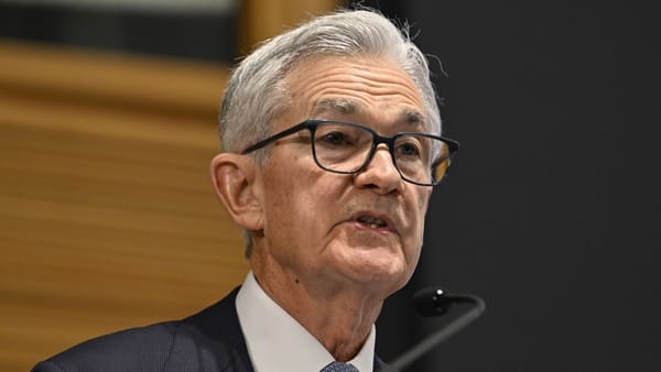 Fed Başkanı Powell'dan önemli açıklamalar: Enflasyon hedefe yaklaşıyor, politika ayarlamaları sürecek